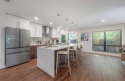 Beach Park Villa | Luxe Executive Home HEATED Pool, Outdoor Fireplace,Guesthouse!