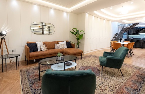 Haverstock Apartment | Luxe Five Bedroom House near Chalk Farm