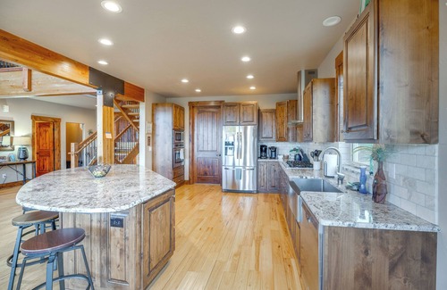 Florissant Cabin | Luxe Florissant Home w/Pikes Peak Views!