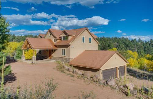 Florissant House | Luxe Florissant Home with Pikes Peak Views!