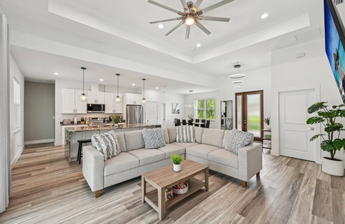 North Port House | 🌟 🆕 Luxe Gem w Heated Saltwater Pool, Spa & Privacy Fence.