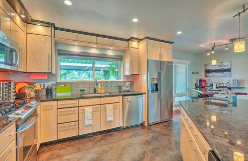 Granite Bay House | Luxe Granite Bay Home w/Hot Tub, Fire Pits!