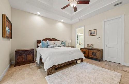 Naples Park Villa | Luxe Home 1mile Vanderbilt Beach, Pool Spa BBQ
