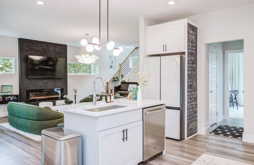 Durham House | Luxe Home 4 Mins to Duke, DPAC, Downtown Durham | King Beds, Pool, Fire Pit, BBQ, Pet OK