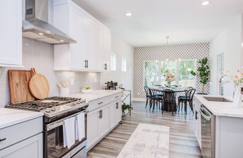 Durham House | Luxe Home 4 Mins to Duke, DPAC, Downtown Durham | King Beds, Pool, Fire Pit, BBQ, Pet OK