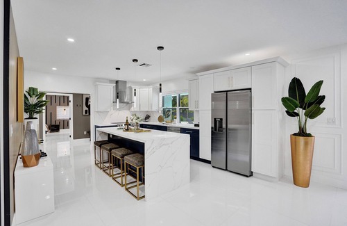 Golden Glades House | LUXE HOME: Heated Pool, BKT Ball Court, Pickleball etc.