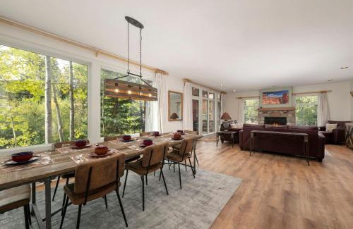 Old Town Apartment | Luxe Home Minutes To Skiing Hot Tub