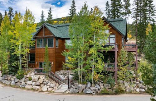 Old Town Apartment | Luxe Home Minutes To Skiing Hot Tub