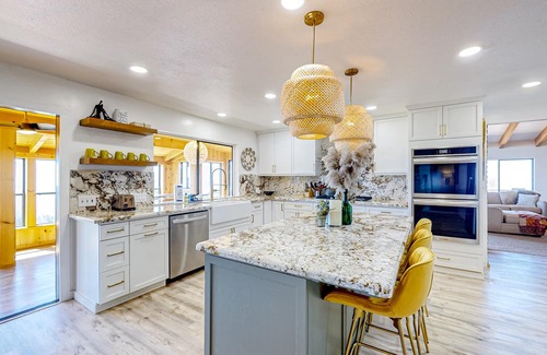 Auberry House | Luxe home with private indoor pool, sauna & expansive views