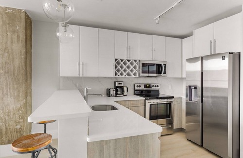 Historic Downtown Apartment | Luxe Jersey City 2BR w/DM, W/D & Gym, shuttle to PATH, by Blueground