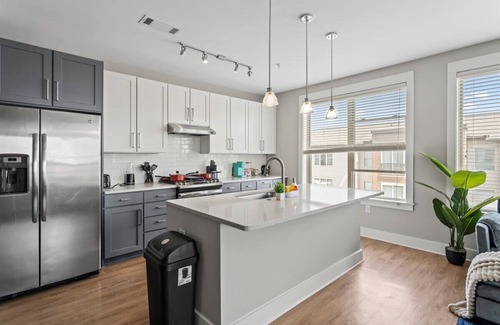 Charlotte Apartment | Luxe King 3BR Suite in Waverly Charlotte!