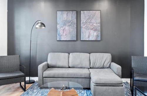 Charlotte House | Luxe King 3BR Townhouse Mins to Dwtn CLT