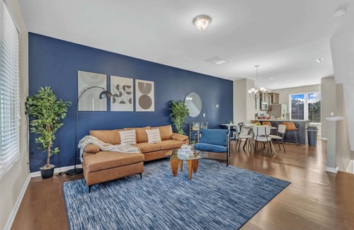 Southwest Raleigh House | Luxe King 3BR Townhouse Mins to Downtown!