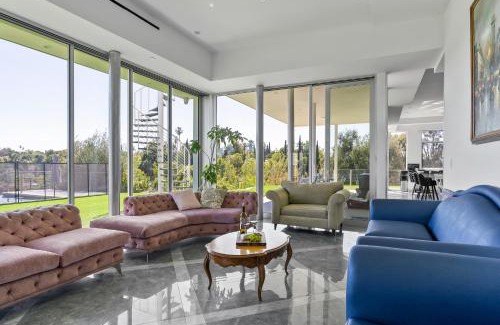 Woodland Hills Villa | Luxe LA Escape w Pool Views Game Room Alta Vista Estate by AvantStay