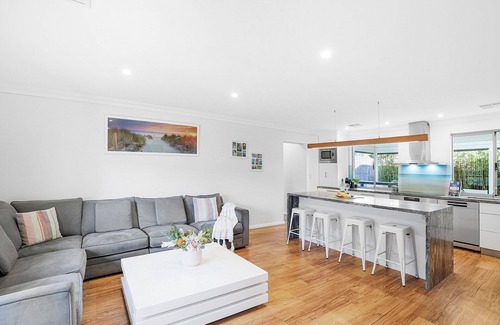 Mullaloo House | Luxe Lagoon: Family-Friendly Retreat with Pool