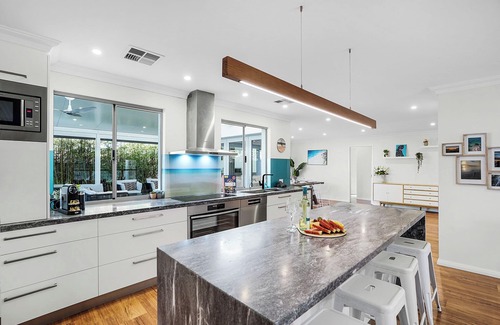 Mullaloo House | Luxe Lagoon: Family-Friendly Retreat with Pool