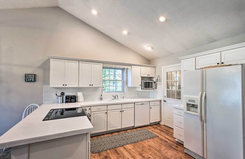 Gumlog House | Luxe Lake Hartwell Waterfront Getaway w/Fire Pit!