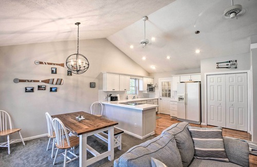 Gumlog House | Luxe Lake Hartwell Waterfront Getaway w/Fire Pit!