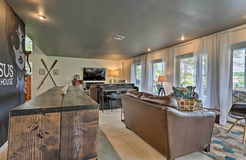White Lake House | Luxe Lakefront Family Cottage: Private Beach, Dock