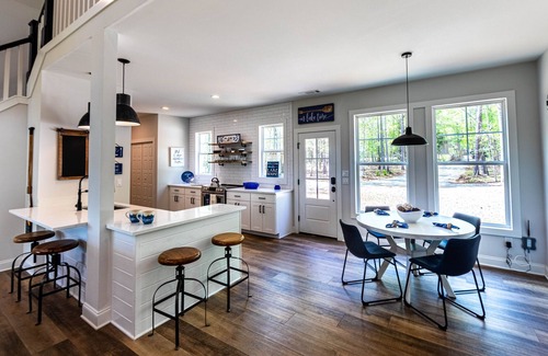 Lake Oconee House | Luxe Lakefront Home with Private Hot Tub, Dock, Kayaks & Firepit - Dogs OK