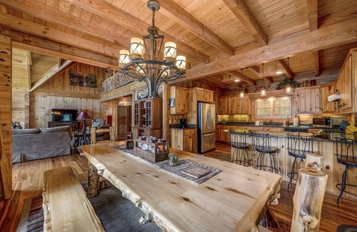 Tate Cabin | Luxe lakefront retreat with fishing dock, deck, firepit, patio & pool table