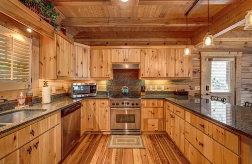 Tate Cabin | Luxe lakefront retreat with fishing dock, deck, firepit, patio & pool table