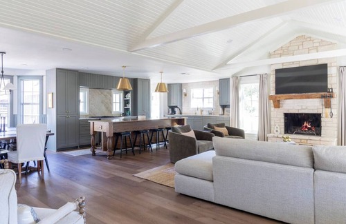 La Grange House | Luxe Leisure: Hot Tub, Pool, & Serenity | Ash Farm