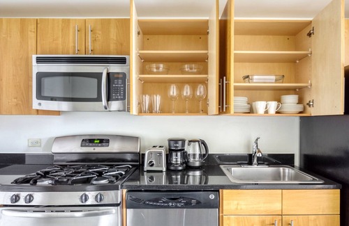 Hunters Point Apartment | Luxe LIC 1BR w/W/D, Elevator & Doorman, near East River, by Blueground