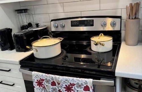 Rosemount House | Luxe Living | Prime Location