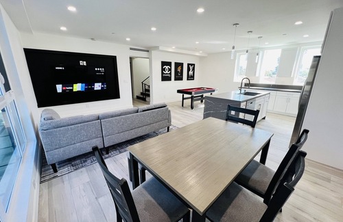 Valley Glen House | LUXE LIVING