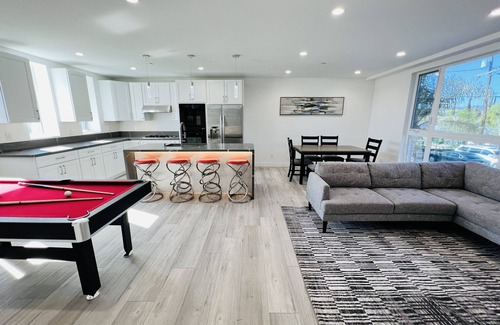 Valley Glen House | LUXE LIVING