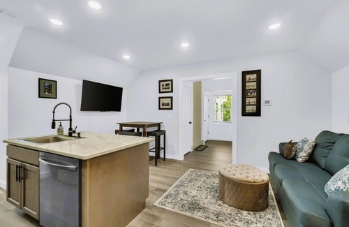 Eureka Springs Apartment | Luxe Loft in Eureka Springs