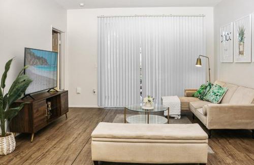 Del Rey Apartment | Luxe MDR apartment,Parking, Gym, Pool, jacuzzi,BBQ