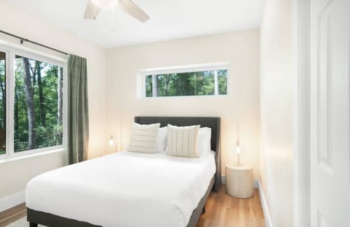 Old Fort House | Luxe Modern Cabin outside Asheville with Glamping