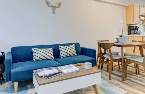 Downtown Memphis Apartment | Luxe Modern loft w/King Bed, Free Parking & Wi-Fi