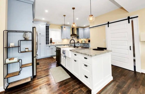 Norwood House | Luxe Modern & Private Home in Heart of Cincinnati!