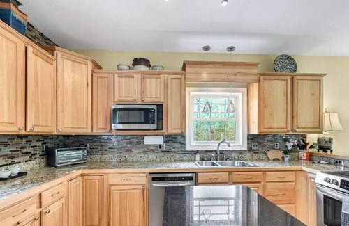 Weaverville House | Luxe Mountain 4BR 4BA Private Home