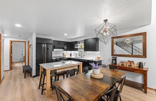 McCall House | Luxe Mountain- beautiful remodeled condo, pet friendly with community pool