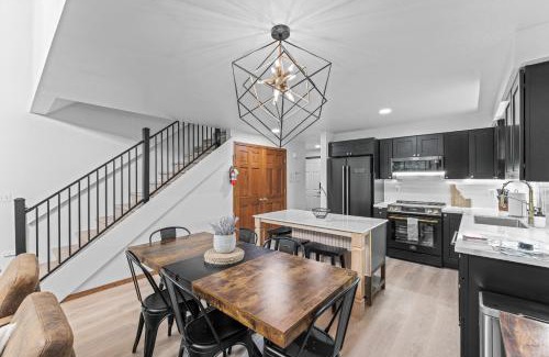 McCall House | Luxe Mountain- beautiful remodeled condo, pet friendly with community pool