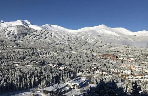 Breckenridge Ski Chalet | Luxe Mountain Chalet on the Blue River near Main
