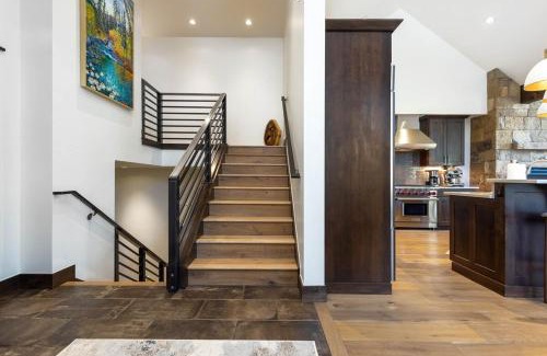 Breckenridge Ski Chalet | Luxe Mountain Chalet on the Blue River near Main