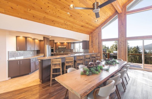 Big Bear Lake Villa | Luxe Mountain Resort Escape - Exclusive 360° Lake Views