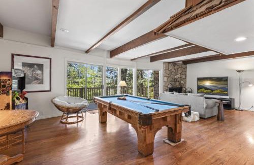 Blue Jay House | Luxe Mountain Retreat Lake Village Close Game Room AC Backs up to trails