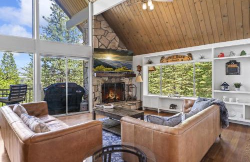 Blue Jay House | Luxe Mountain Retreat Lake Village Close Game Room AC Backs up to trails