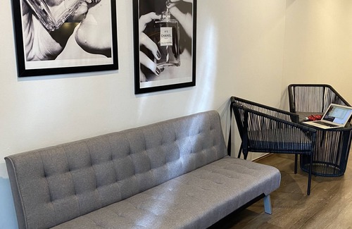 Balmain Apartment | Luxe new apartment w/coffee, breakfast and lunch included!