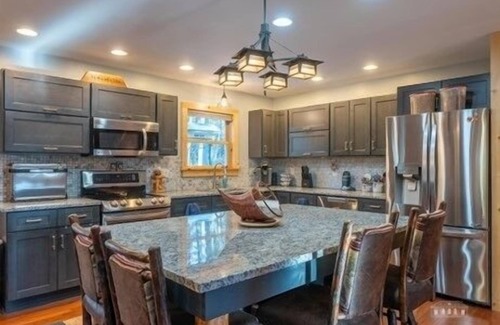 Jay Cabin | Luxe, New Build, Hot Tub, Treehouse, near Whiteface