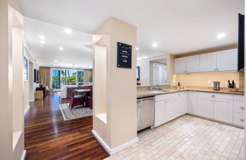 Kahuku Villa | Luxe North Shore Villa 4BR Sleeps 12 ★ Steps to Turtle Bay Beach ★ Ocean Views