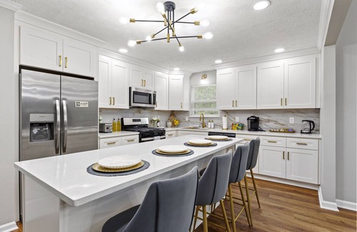 Riverdale House | Luxe Oasis Near ATL Airport