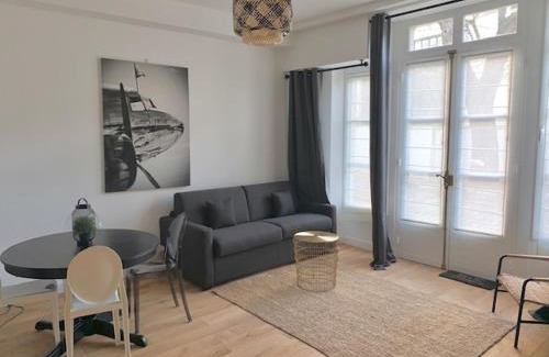 Saint-Thomas-d'Aquin Apartment | Luxe Parisien - Petit Varenne