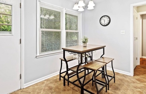 Terry Sanford House | Luxe Perfect Getaway In The Heart of Fayetteville!